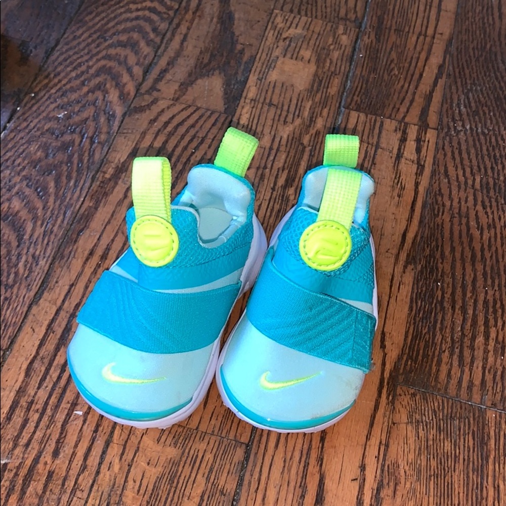 Infant sneakers